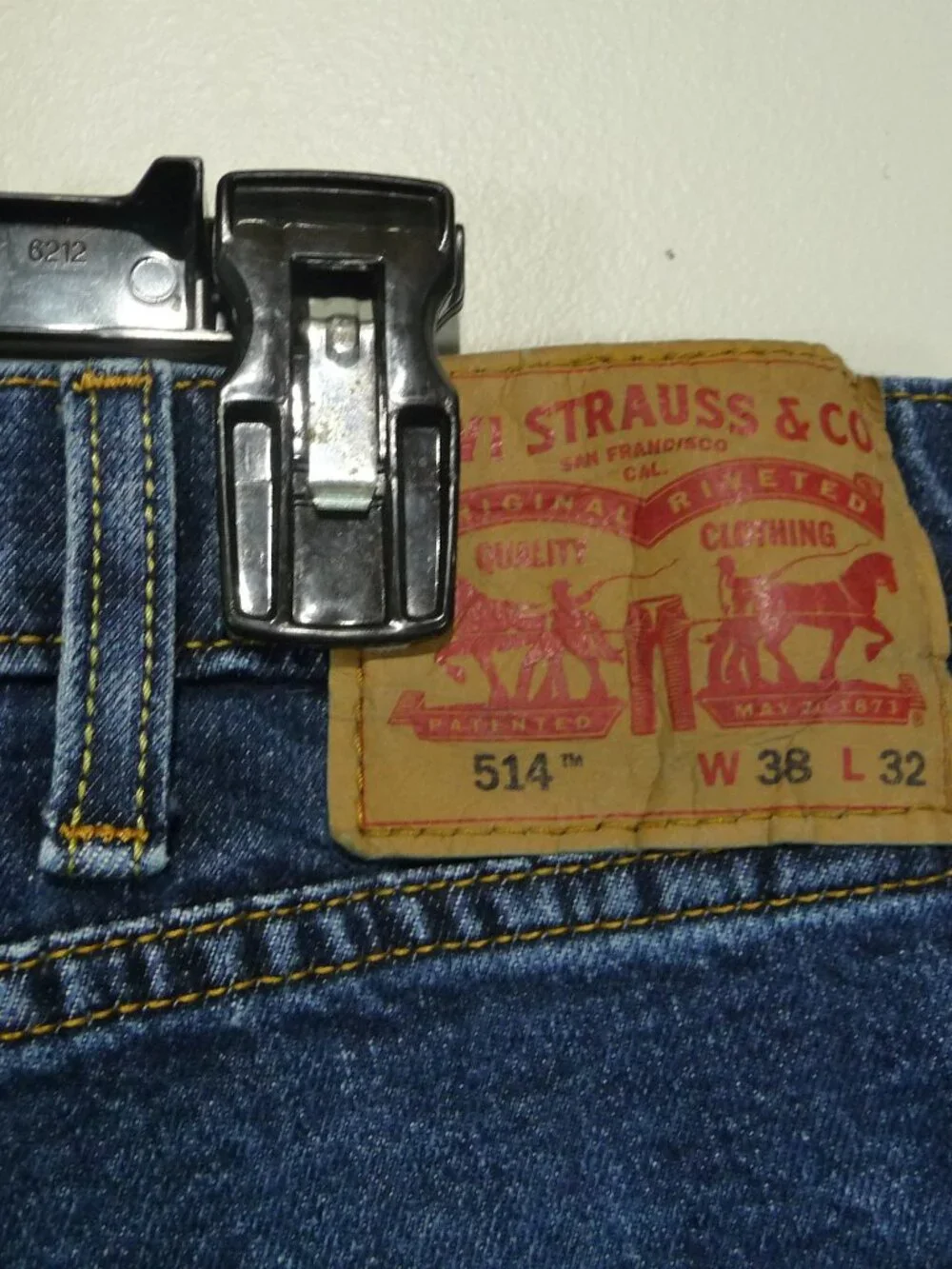 Levi's 514 Straight Fit Jeans Men's 38x32 Medium Wash Denim